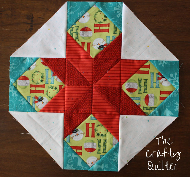 Christmas version of Cookie Plate Crumb Catcher @ The Crafty Quilter