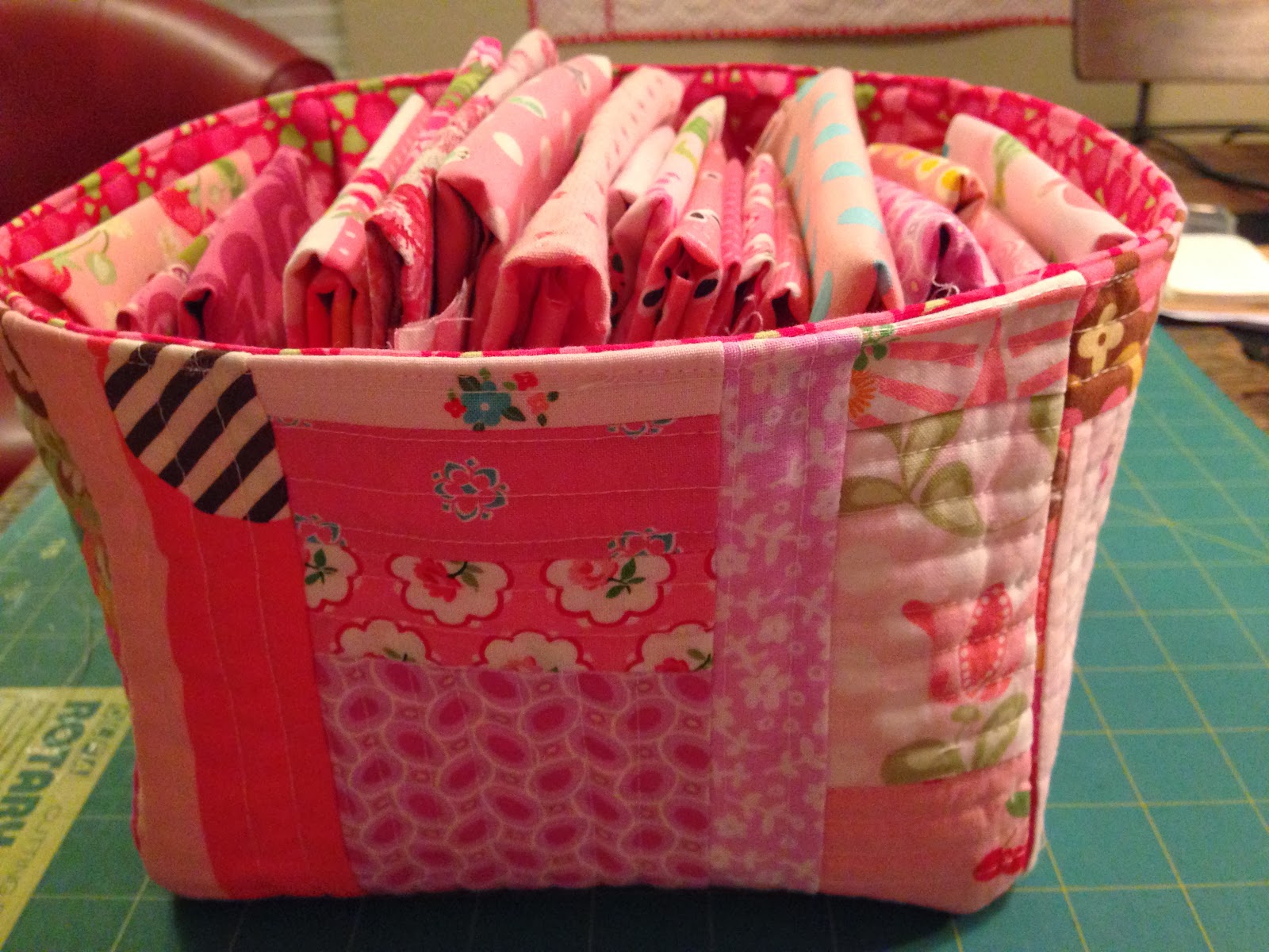 Lined Fabric Basket Tutorial @ Dream Quilt Create