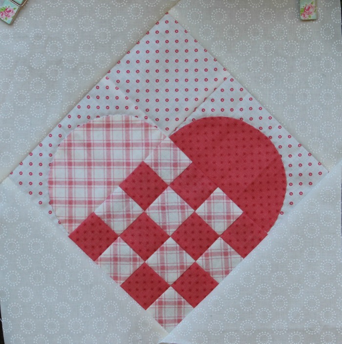 Woven Heart Block Tutorial @ The Crafty Quilter. No curved piecing in this block, just an easy applique method that will give you perfect hearts!