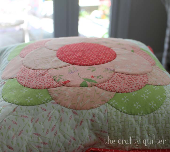 Front Porch Flower Pillow. A free tutorial by Julie Cefalu @ The Crafty Quilter for a 16" covered pillow using easy applique techniques. 