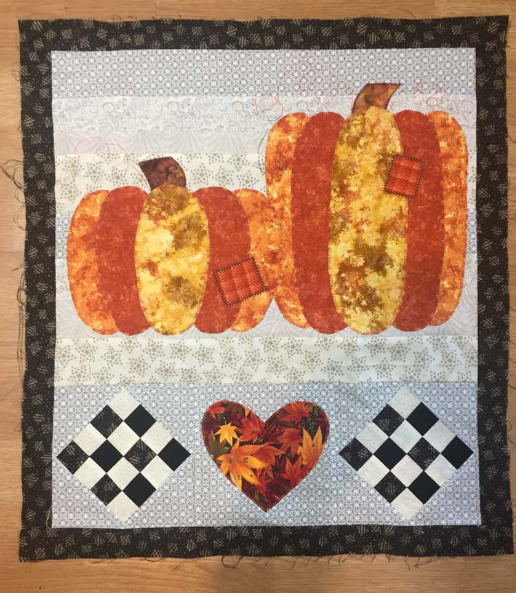 Patchwork Pumpkins wall hanging made by Jan Williamson