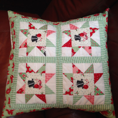 Christmas in July pillow made by Hannah W. from a kit by Sew Lux Fabrics.  Winner of the September UFO & WIP Challenge @ The Crafty Quilter