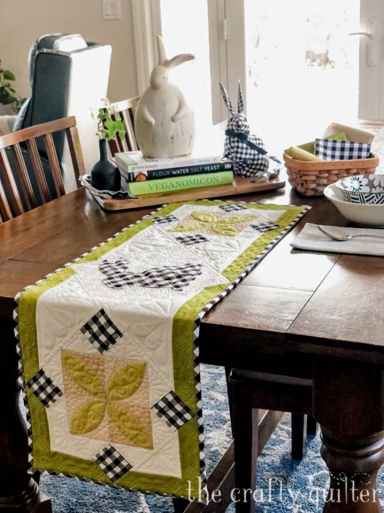 Enjoy these 5 Spring Quilt Projects from Julie Cefalu @ The Crafty Quilter.  They're small and perfect for decorating your home!