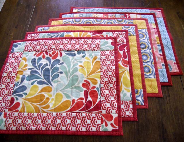 Quick and Easy Placemat Tutorial by Julie Cefalu @ The Crafty Quilter. A great way to make placemats using just 6 fat quarters!