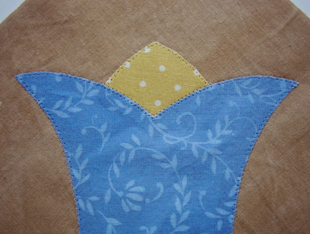 blue tulip top close