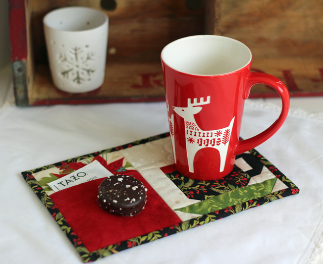 Christmas Pocket Mug Rug Pattern by Julie Cefalu