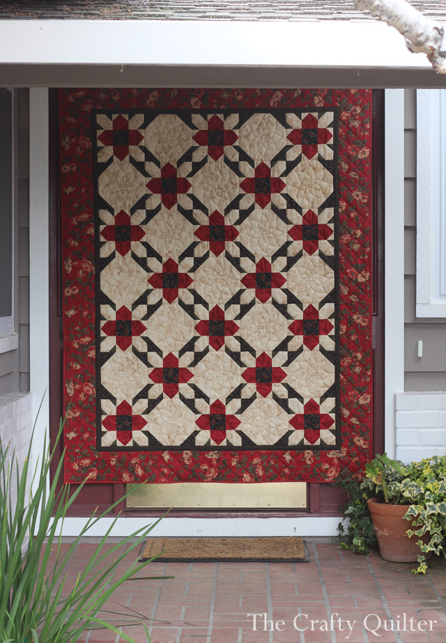 Christmas Snow Flower Quilt, made by Julie Cefalu, The Crafty Quilter