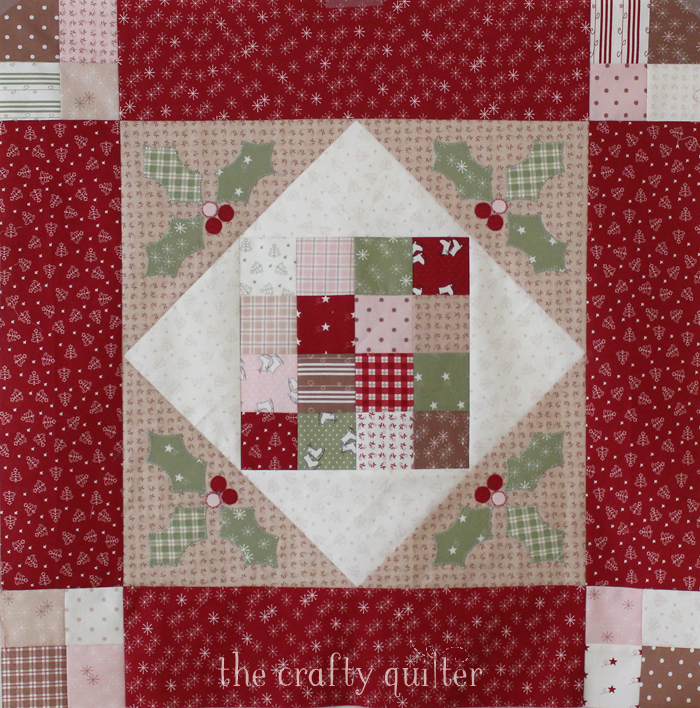 Amish Mini Quilt, a free pattern by Julie Cefalu @ The Crafty Quilter. Includes an option to add applique suitable for the holidays and it's mini charm pack friendly!