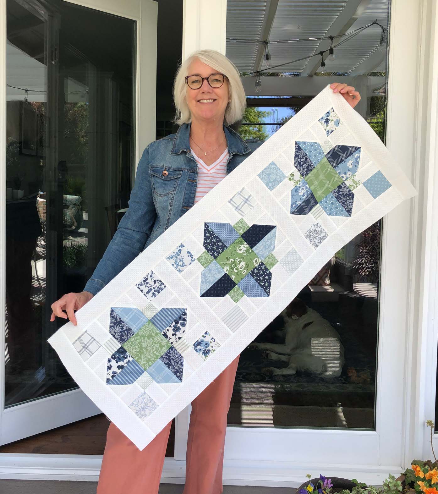 The Vinca Blossom quilt pattern can be used for a great table runner!  Made and designed by Julie Cefalu @ The Crafty Quilter.