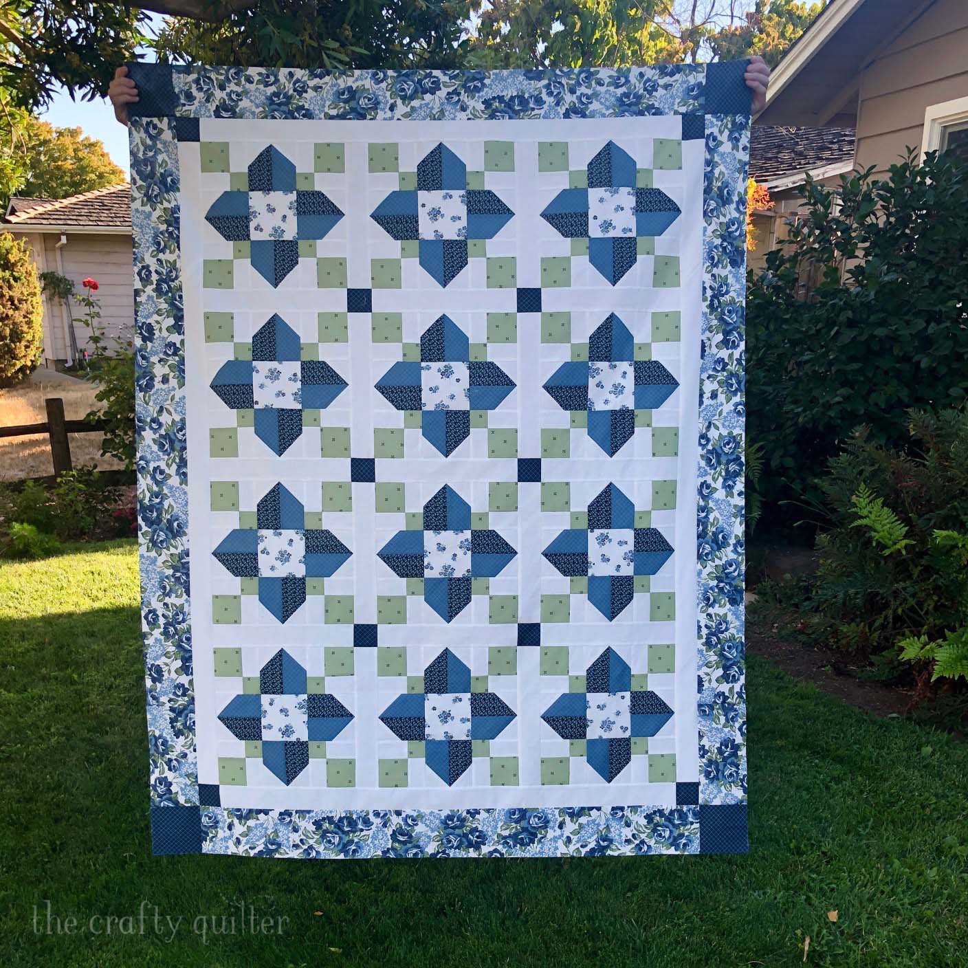 Vinca Blossom Quilt designed and made by Julie Cefalu @ the Crafty Quilter.  This is one of my favorite finished quilt tops this year!