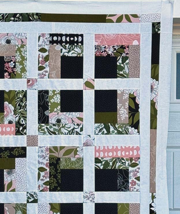 Close up of the pieced border variation.